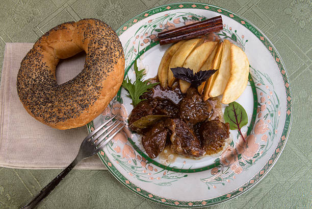 esik fleisch, de carne de res con salsa ácida-cama - pot roast pan roast beef meat fotografías e imágenes de stock