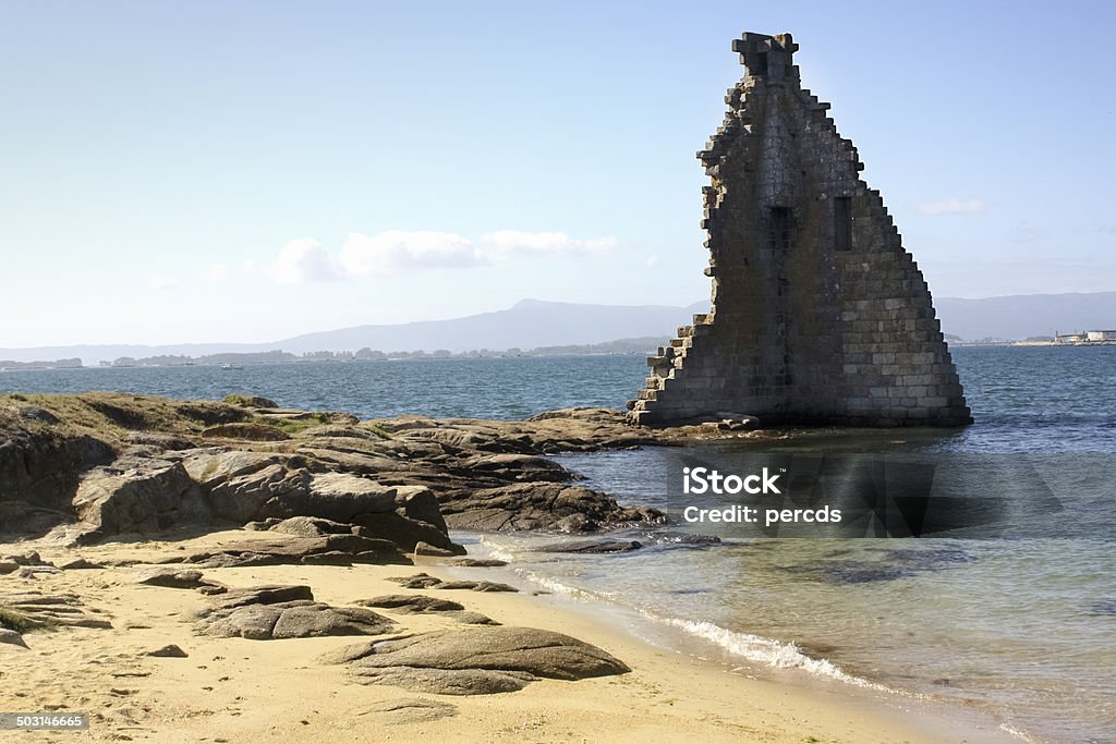 Strand und mittleren Alter Ruinen. - Lizenzfrei Architektur Stock-Foto