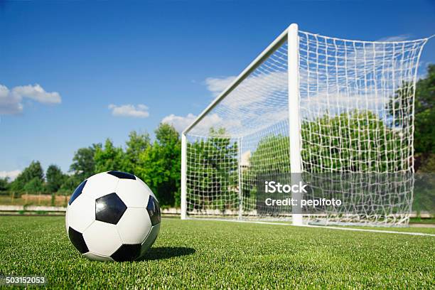 Soccer Ball Und Das Ziel Stockfoto und mehr Bilder von Begrenzung - Begrenzung, Blau, Einzellinie