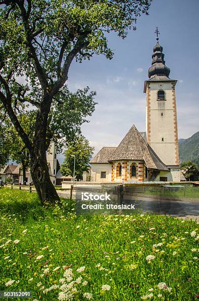 Iglesia En Eslovenia Foto de stock y más banco de imágenes de Aire libre - Aire libre, Alpes Europeos, Alpes Julianos