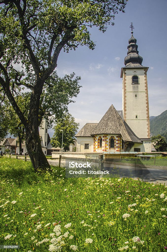 Chiesa in Slovenia - Foto stock royalty-free di Alpi
