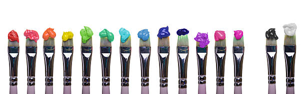 краски кисти на палитре - artists brushes стоковые фото и изображения