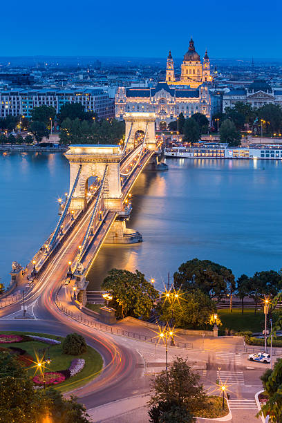 будапешт, венгрия - budapest chain bridge night hungary стоковые фото и изображения