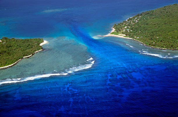 vanuatu aerial view of the channel between two islands - pelé 個照片及圖片檔