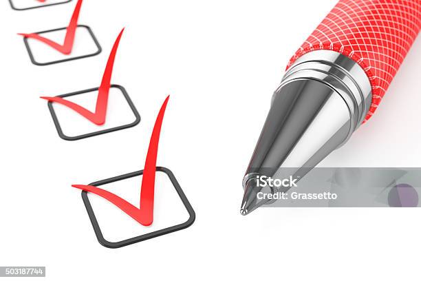 Roten Stift Auf Der Checkliste Stockfoto und mehr Bilder von Checkliste - Checkliste, Rat, Dokument