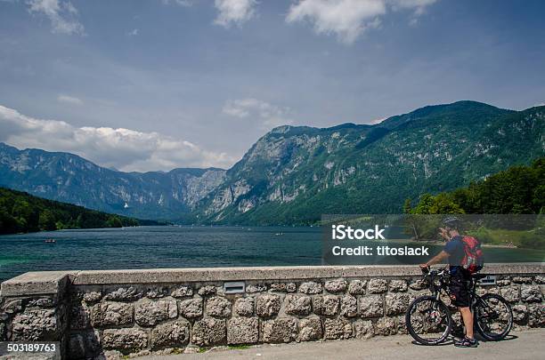 Photo libre de droit de Lac De Bohinjslovénie banque d'images et plus d'images libres de droit de Adulte - Adulte, Alpes européennes, Alpes juliennes