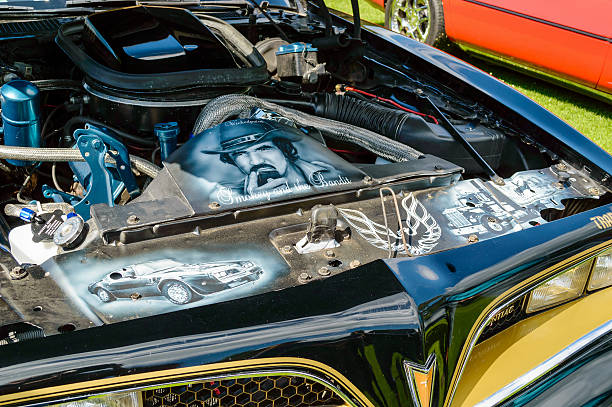 pintura em trans am. - burt reynolds imagens e fotografias de stock