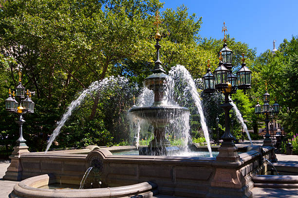 prefeitura parque da fonte, cidade de nova york. - fountain park lower manhattan street light - fotografias e filmes do acervo