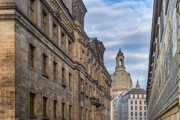 dresdner ansicht der frauenkirche - freistaat стоковые фото и изображения