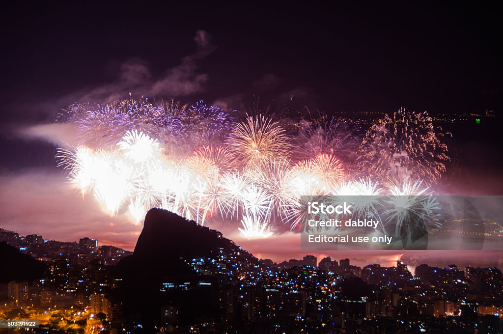 Copacabana fuegos artificiales de año nuevo - Foto de stock de Día de fin de año libre de derechos Copacabana fuegos artificiales de año nuevo - Foto de stock de Día de fin de año libre de derechos