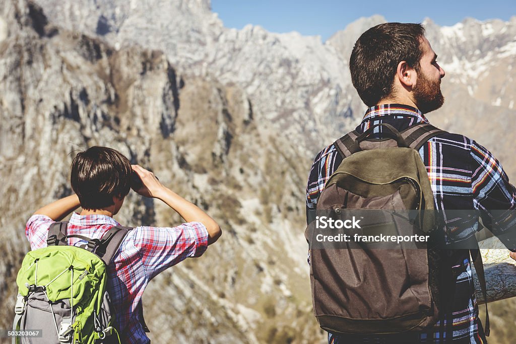 Guardare avanti in montagna - Foto stock royalty-free di Adulto