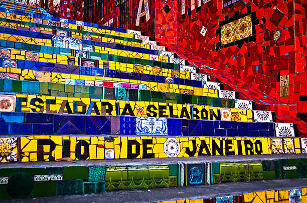 selarón-treppe in rio de janeiro - rio de janeiro brazil steps staircase stock-fotos und bilder