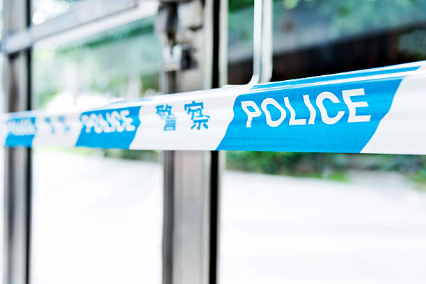 polizei-linie - glass sign office security stock-fotos und bilder