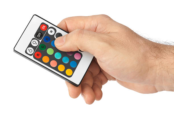 control remoto para cambiar colores en mano - remote control close up selector gray fotografías e imágenes de stock