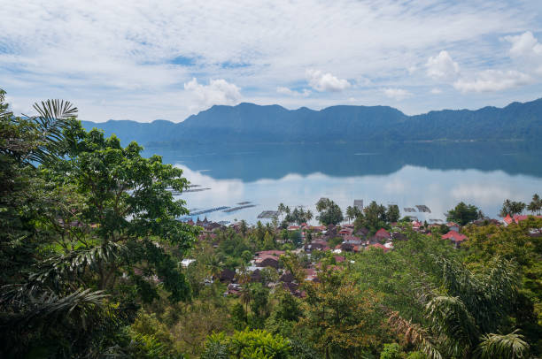 Lake Maninjau (Lake Maninjau) is a caldera lake in West Sumatra, Indonesia.