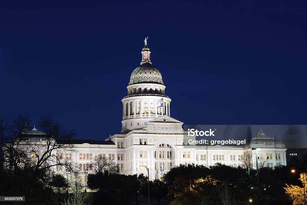 Capitólio do Estado do Texas, em Austin, à noite - Foto de stock de Capitólio do estado do Texas royalty-free