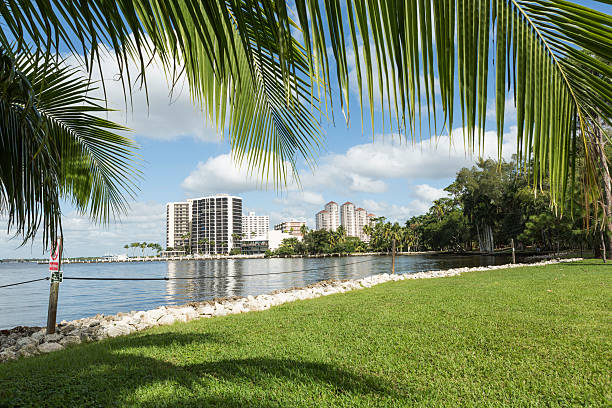 cape coral, florida. vista de la playa de cape coral - fort lauderdale fort florida beach fotografías e imágenes de stock