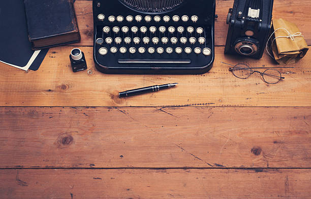 retro typewriter hero header Top view retro or vintage writers desk with typewriter and other old items on wooden office desk 1930s style stock pictures, royalty-free photos & images