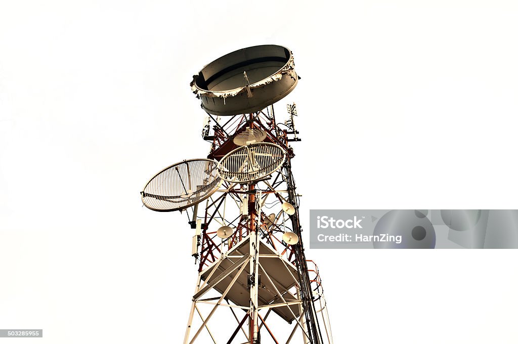 Torre con sfondo del trasmettitore - Foto stock royalty-free di Torre delle telecomunicazioni
