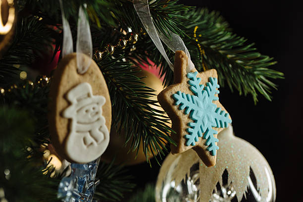 istock Christmas cookie with fondan decoration 503305130