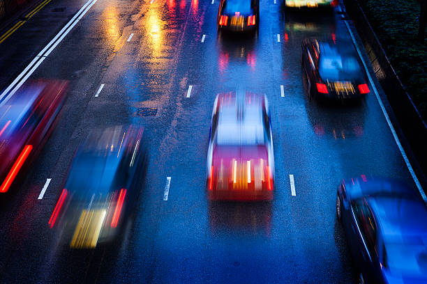autostrada w nocy - multiple lane highway zdjęcia i obrazy z banku zdjęć
