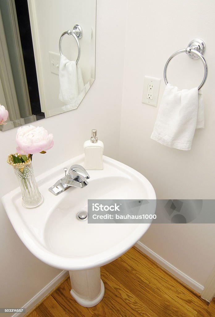 Badezimmer Sockel Waschbecken - Lizenzfrei Haushaltsbecken Stock-Foto