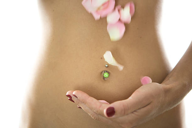 bem-estar - pierced abdomen flower beauty imagens e fotografias de stock