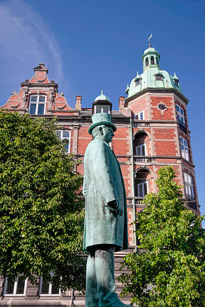 памятник hans христианский андерсон в копенгагене - denmark copenhagen hans christian andersen statue стоковые фото и изображения