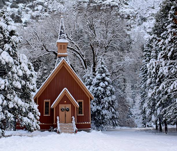 piccola cappella nella neve - church in the snow foto e immagini stock