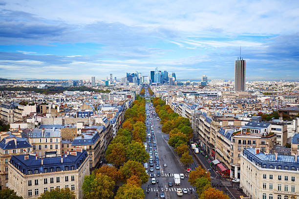 the avenue des champs-elysees в париже - elysee palace стоковые фото и изображения