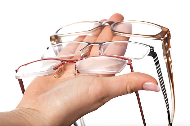 mostrando óptico gafas al cliente - par3 fotografías e imágenes de stock