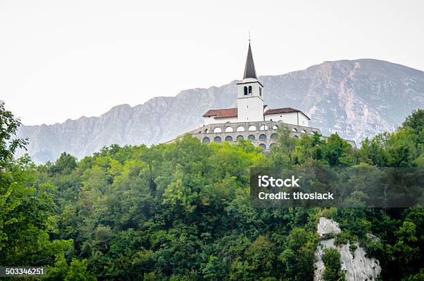 Italiano Monumento Ai Caduti Di Caporetto - Fotografie stock e altre immagini di Alpi - Alpi, Alpi Giulie, Ambientazione esterna