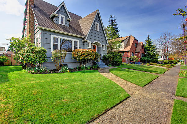 istock House exterior with curb appeal 503371153