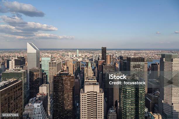 Foto de Torres De Manhattan e mais fotos de stock de Apartamento - Apartamento, Arquitetura, Arranha-céu