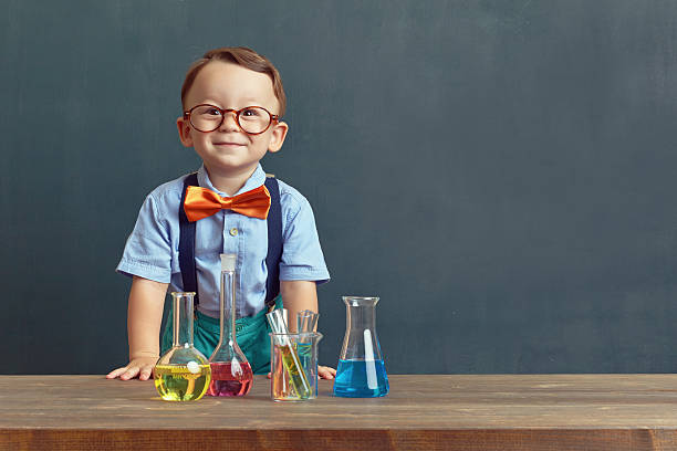 маленький учёный - education blackboard child teacher стоковые фото и изображения