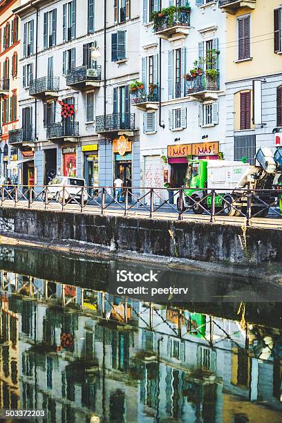 Naviglio Grande - Fotografie stock e altre immagini di Acqua - Acqua, Affollato, Ambientazione esterna