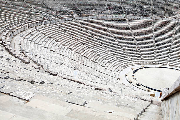 starożytny theater w epidaurus, grecja - epidaurus greece epidavros amphitheater zdjęcia i obrazy z banku zdjęć