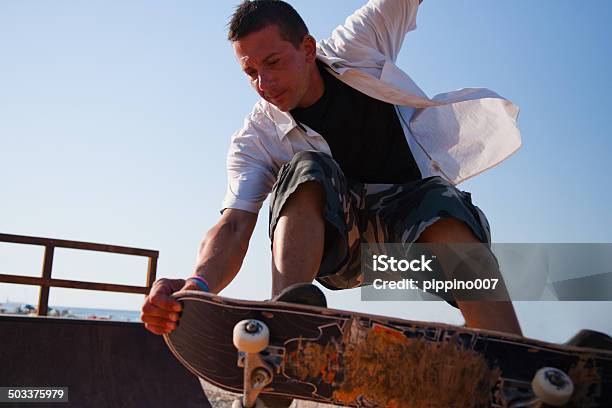 Skater Sulla Rampa 03 - Fotografie stock e altre immagini di Abilità - Abilità, Accesso con la sedia a rotelle, Acrobazia