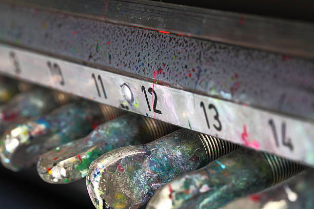 primer plano de pintura sucios máquina de impresión - spotted cmyk ink printer fotografías e imágenes de stock