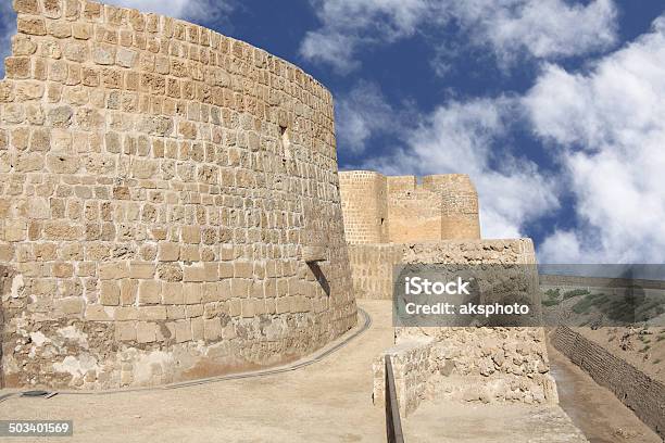 Semicircolare Con La Parete Nord Del Bahrain Fort - Fotografie stock e altre immagini di Antica civiltà - Antica civiltà, Antico - Condizione, Arabia