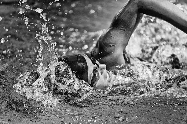 una rápido - triathlete fotografías e imágenes de stock