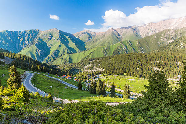 natureza perto do big almaty lago, montanhas tien shan - alatau - fotografias e filmes do acervo