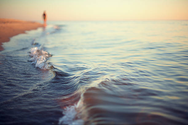 ビーチサンセット抽象的な背景の海岸線 - sea of tranquility ストックフォトと画像