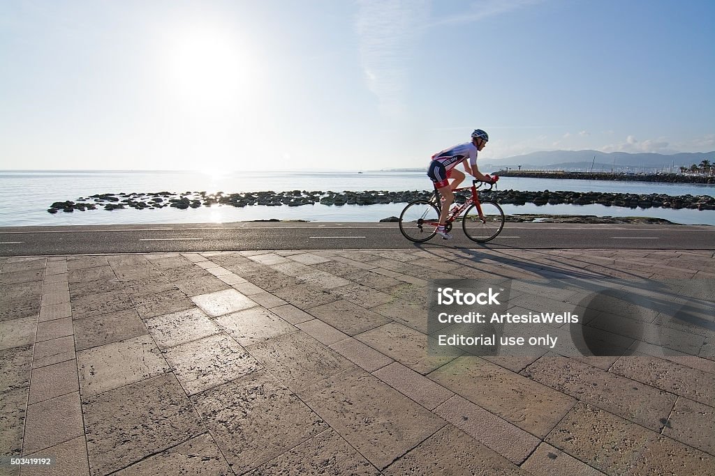 Molinar Bicyclist en el paseo a lo largo de la playa - Foto de stock de Andar en bicicleta libre de derechos
