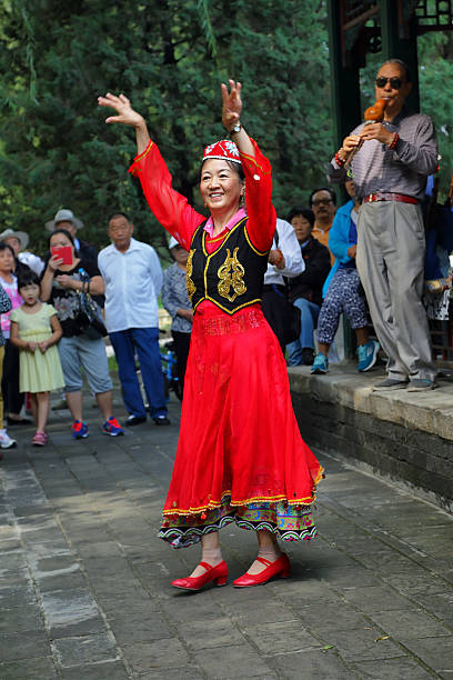 chinês tradicional dança dançarina apresenta - performer theatrical performance stage china - fotografias e filmes do acervo