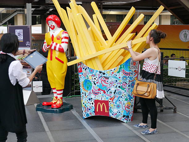 mcdonald's» в бангкоке - bangkok mcdonalds fast food restaurant asia стоковые фото и изображения