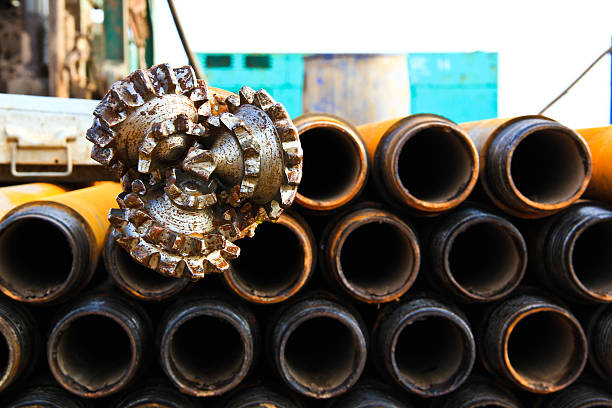 plataforma petrolífera de furadeira com tubo de perfuração - exploration industry oil industry drill bit - fotografias e filmes do acervo