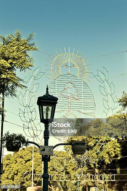 Mendoza La Ciudad Foto de stock y más banco de imágenes de Argentina - Argentina, Farola, Aire libre