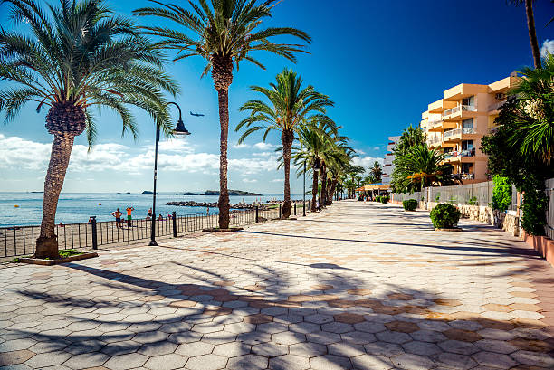 vista de ibiza frente al mar.  españa - coastal city fotografías e imágenes de stock