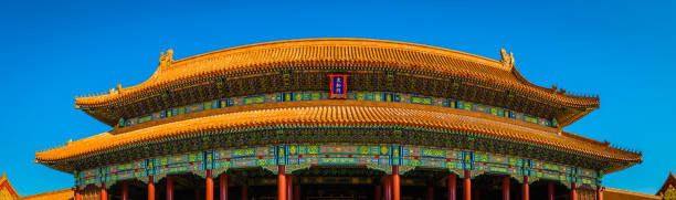 china ornamentado pagoda en el último piso, vista panorámica de la ciudad prohibida de pekín - zijin cheng fotografías e imágenes de stock